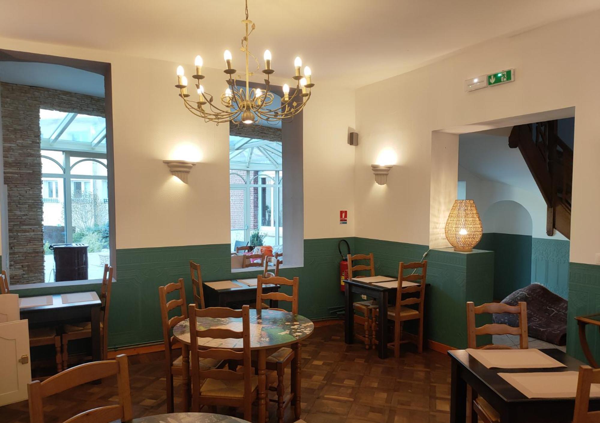 Le Royal Hotel Saint-Pol-sur-Ternoise Εξωτερικό φωτογραφία